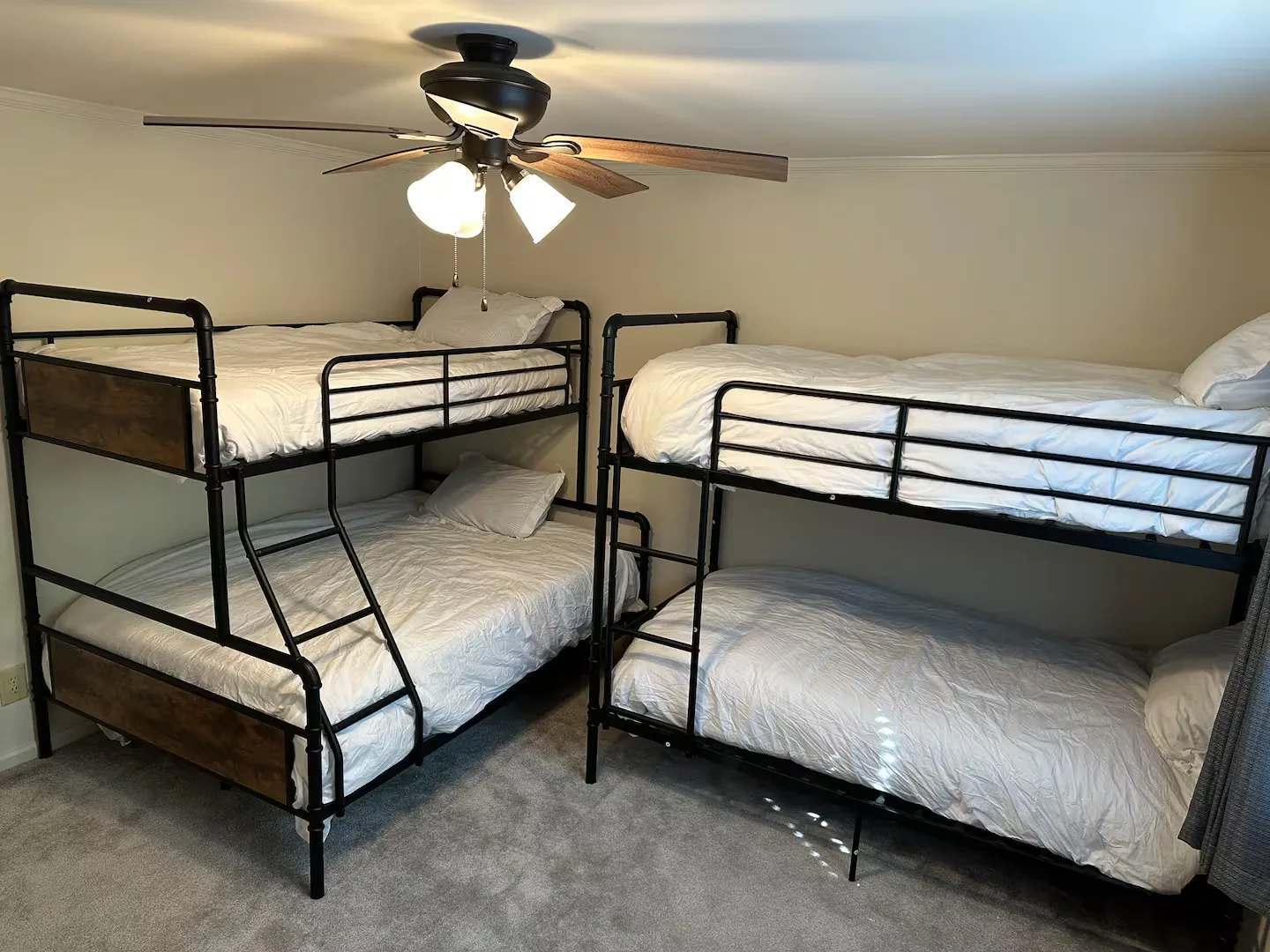 Bunk room at Vista Cove